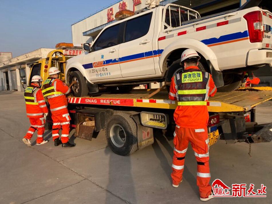 新天水 高速公路天水清障救援一大队开展冬训“大练兵” 清障服务再升级